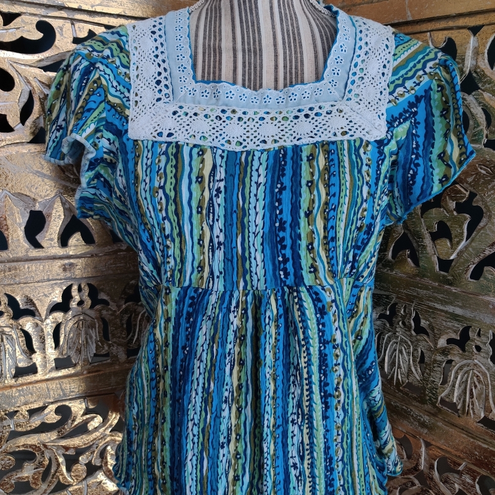 Very pretty cotton spring/ summer eyelet collar top